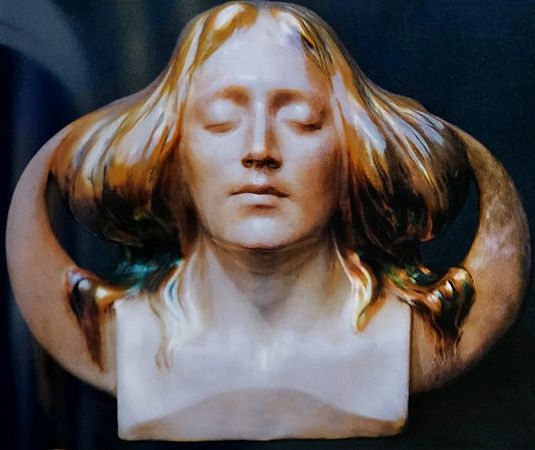 Луна. Париж 1900 год. Zscolnay
