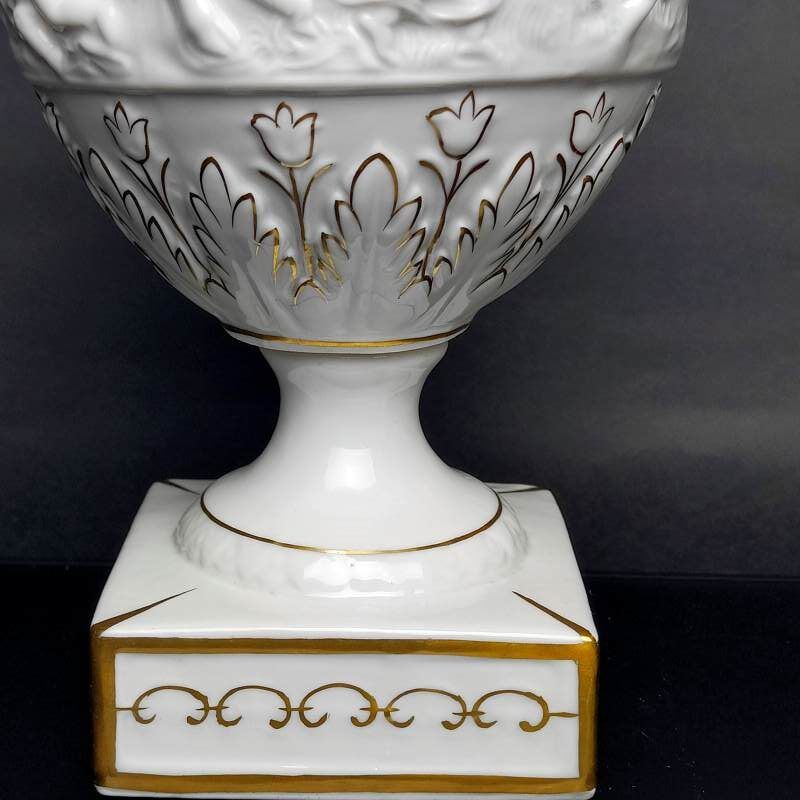 Фарфор Capodimonte белоснежный вазон